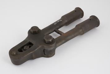 One pair of bolt cutters without handles