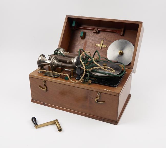 Poulsen Telegraphone, for magnetic recording on disc, 1903.