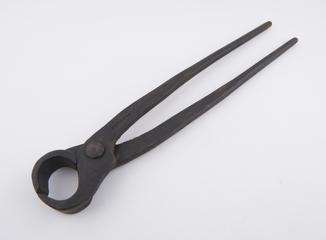 Blacksmith’s pipe tongs from Portslade forge, Sussex, Britain, 1890-1930