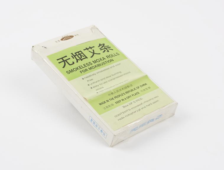 Cardboard pack containing one smokeless moxa roll