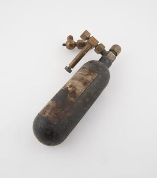 Nitrous oxide gas cylidner