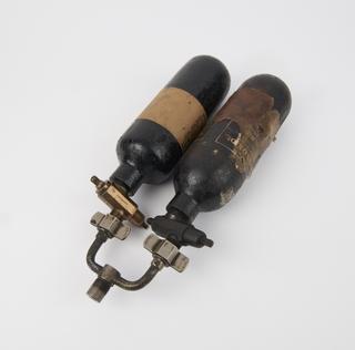 Nitrous oxide cylinder with stopcock