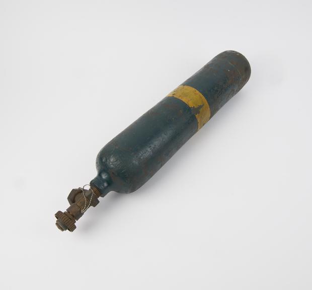 Small gas cylinder for nitrous oxide anaesthetic equipment