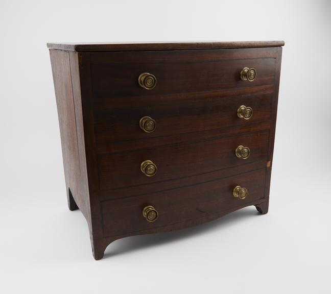 Commode in chest of drawers, late 18th or early 19th centuries