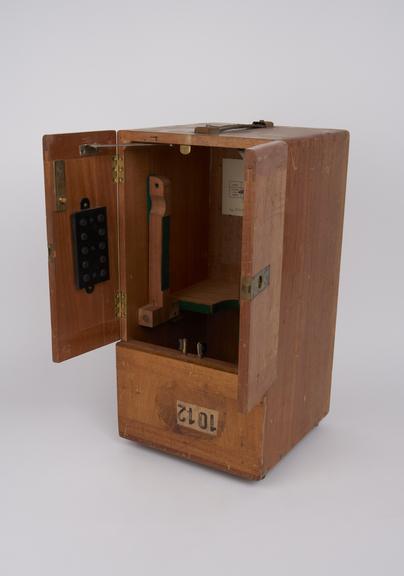 Mahogany carrying case, for periscopic bubble aircraft sextant