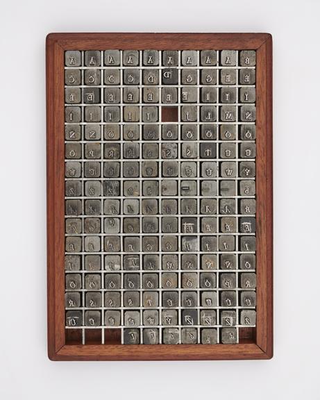 0.4 inch composition punches for Plantin (typeface series