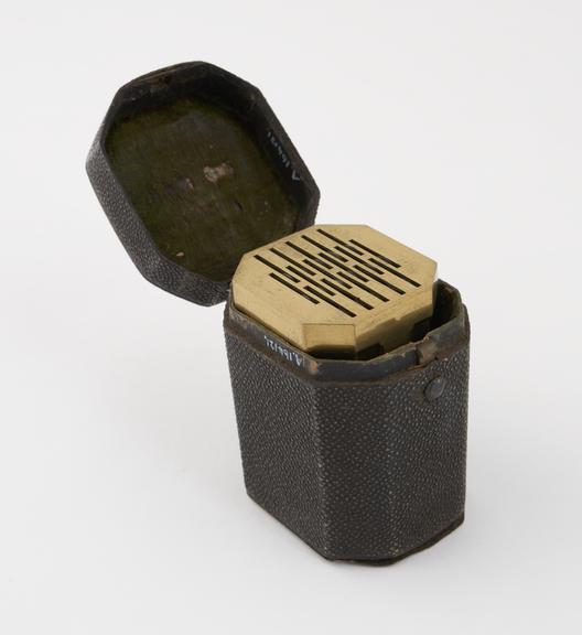 Brass scarificator, with 16 lancets, in case