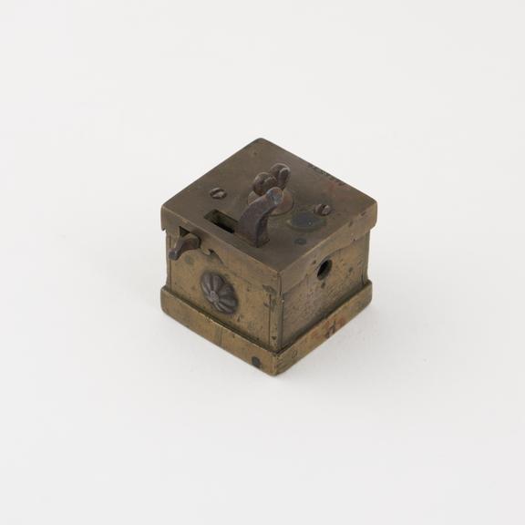 Scarificator with sixteen lancets, brass and steel, English