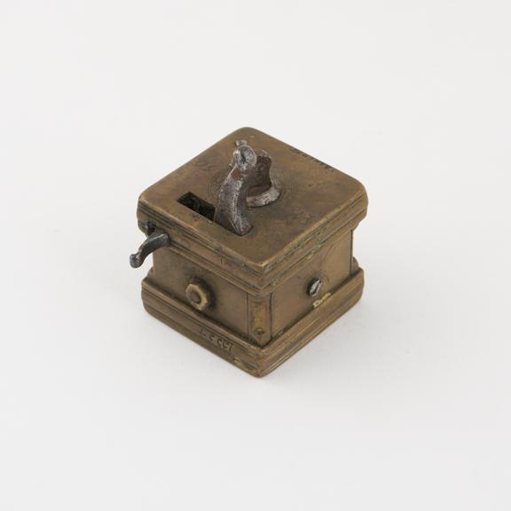 Scarificator with sixteen lancets, brass and steel, English