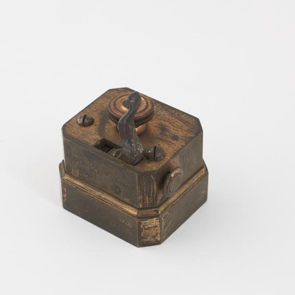 Scarificator with twelve lancets, made by John Weiss, 62 Strand