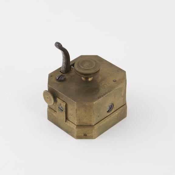 Scarificator with sixteen lancets, made by Savigny, London