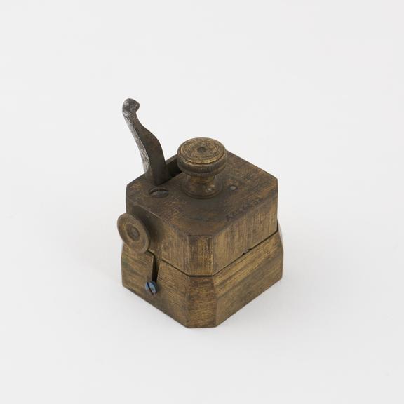 Scarificator with eight lancets, brass and steel, English