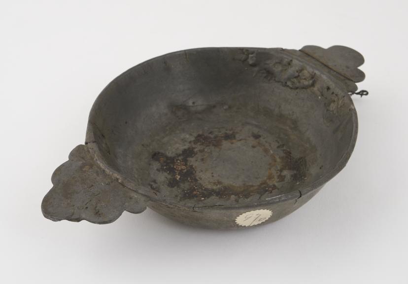Pewter bleeding bowl, 18th or 19th century