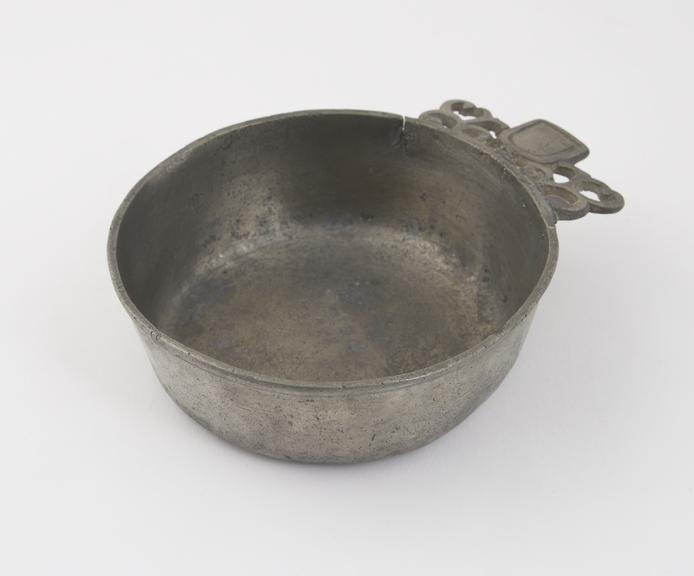 Pewter bleeding bowl, 18th to 19th century