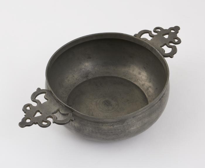 Pewter porringer, 18th or 19th century