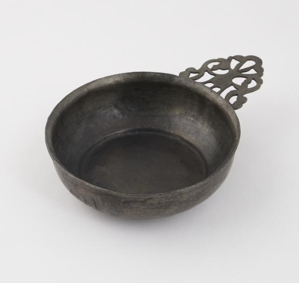 Pewter bleeding bowl, 18th or 19th century