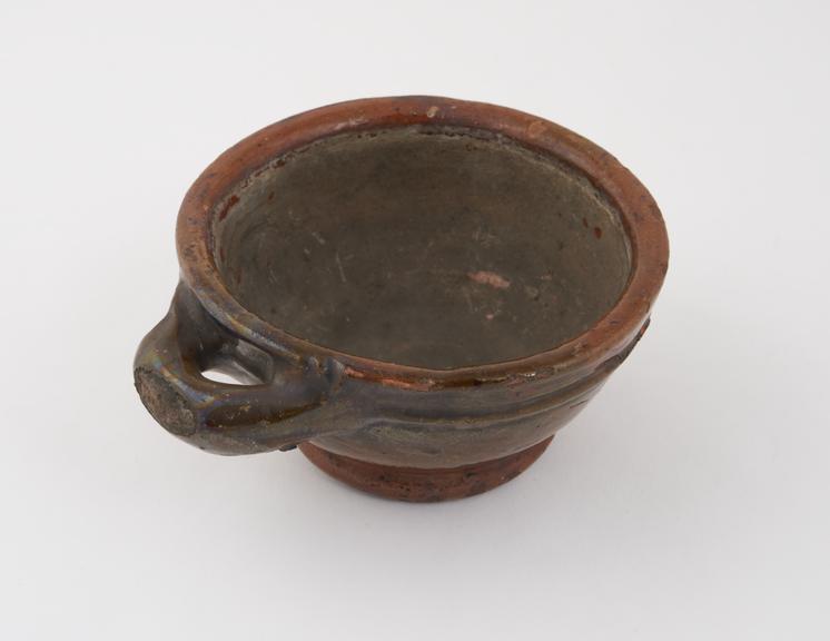 C18/C19 earthenware bleeding bowl