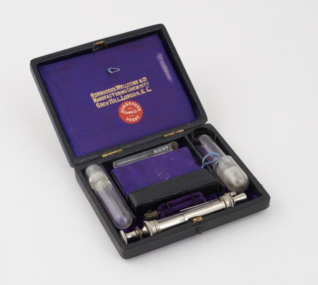 Hypodermic syringe