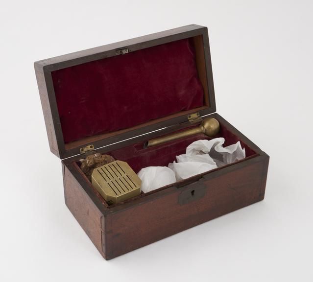 Cupping set with 12 blade scarificator by Evans