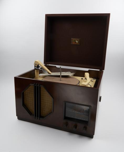 HMV table-model auto radiogram model 1604, 1947