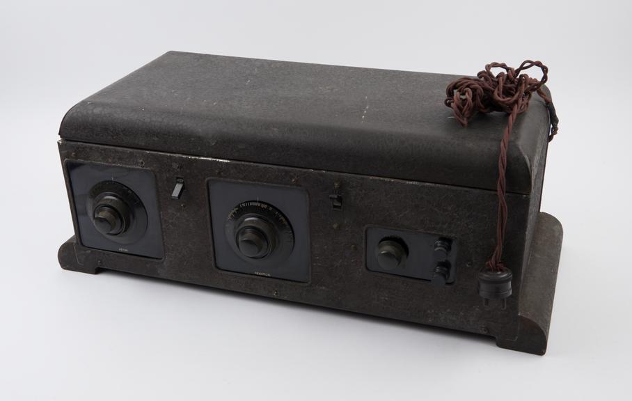 Ekco 'Mains Drive' 3-valve receiver for A.C. Mains, 1929