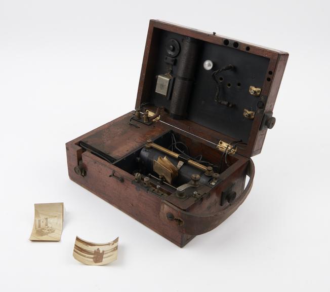 Miniature spark transmitter for lifeboat, made by F.L.W. Dean