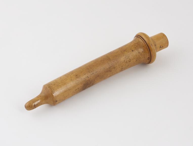 Wooden case for a syringe