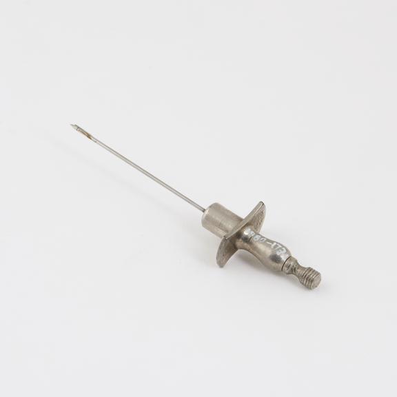 Pneumo thorax needle with wire keeper by Genito Urinary Co