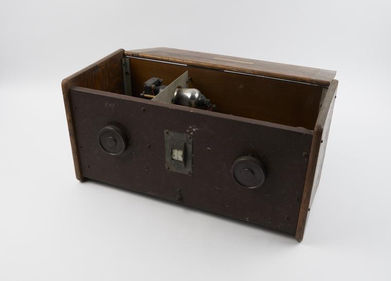 Osram music magnet broadcast receiver (1928)