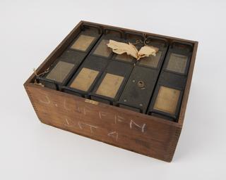 Box containing five plug-in coils