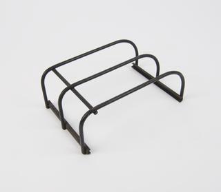 protective grille, 1942-1946