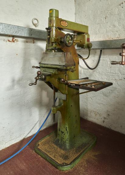 Vertical Milling Machine