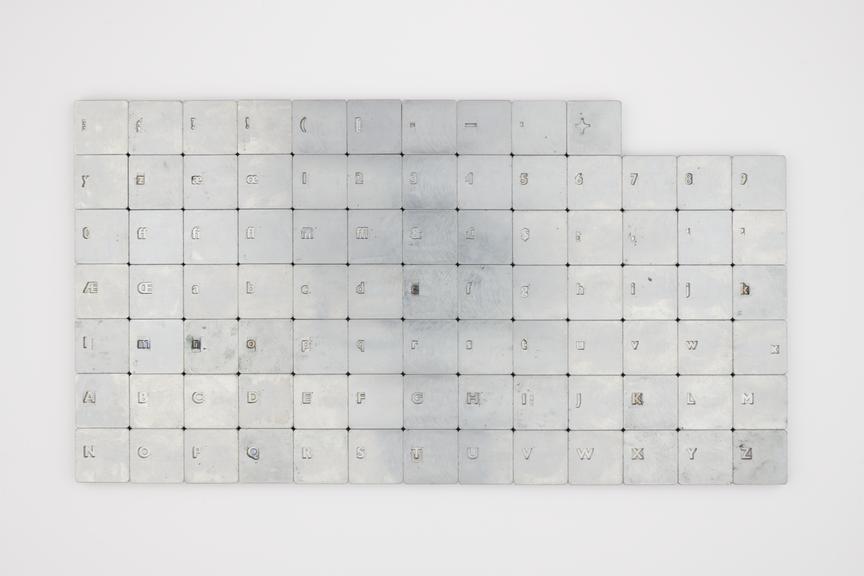 Display size matrices for Perpetua Titling (Typeface series number: 258)
