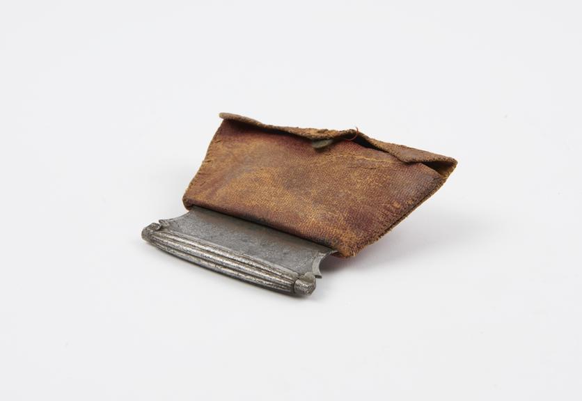 Tinder-bag in form of a pocket (length 3 7/8 ins)