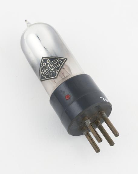 Neutron thermionic triode valve