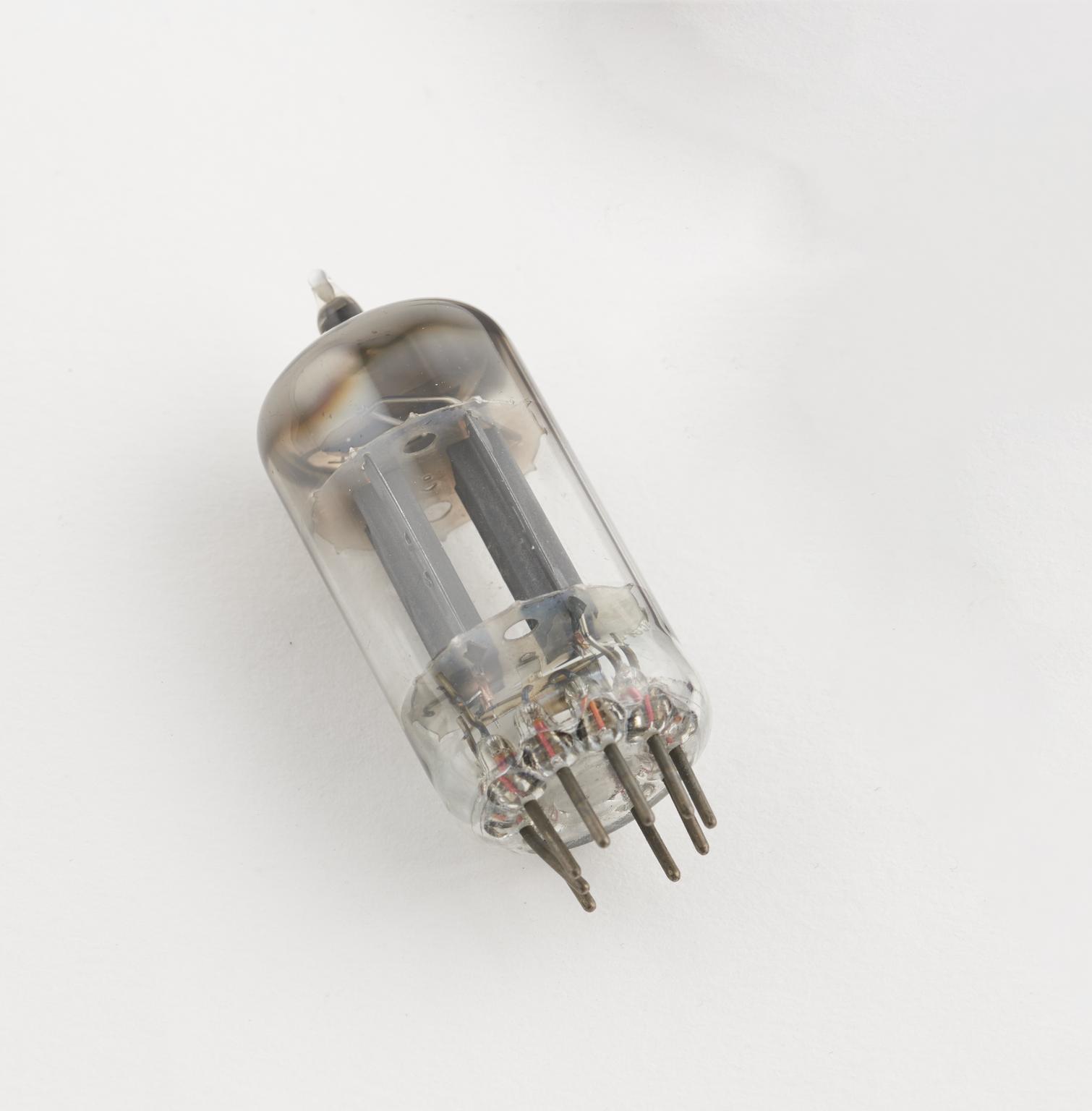 Thermionic Valve Computer Thermionic valve, type 3C6/571 | Science Museum Group Collection