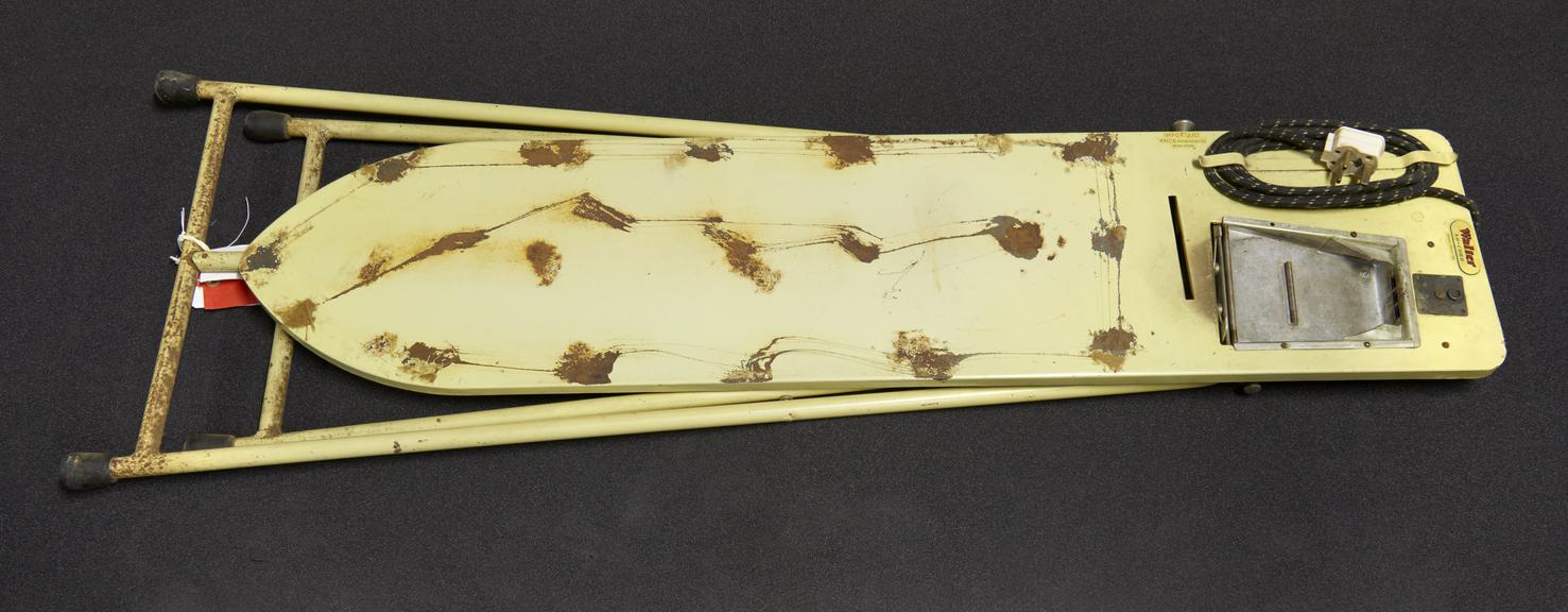 'No-Cord' cordless ironing board