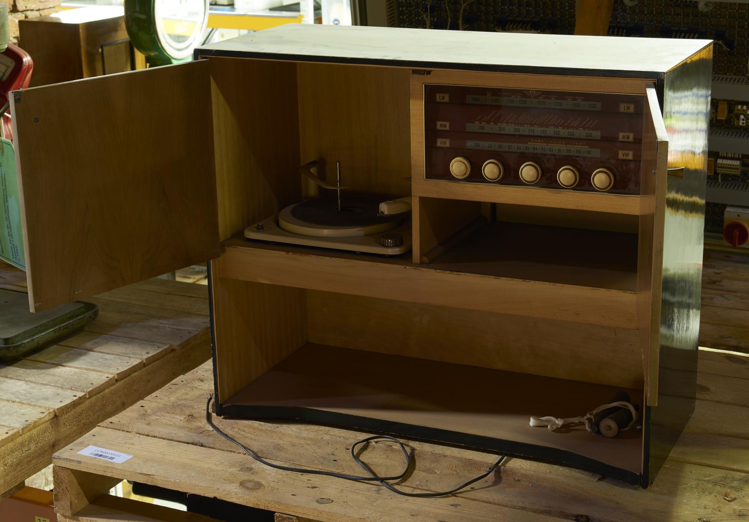 Tesla Radiogram Radiogram made by Kolster Brandes Ltd | Science Museum Group Collection