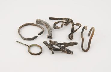 Overhead line lead fixing strips