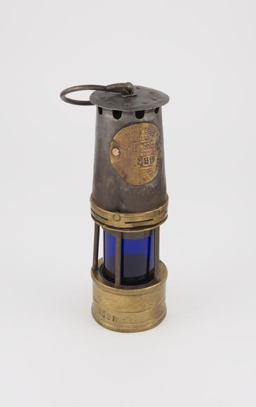 safty lamps 真鍮製 Adapted Hailwood's type 01 miner's safety lamp | Science
