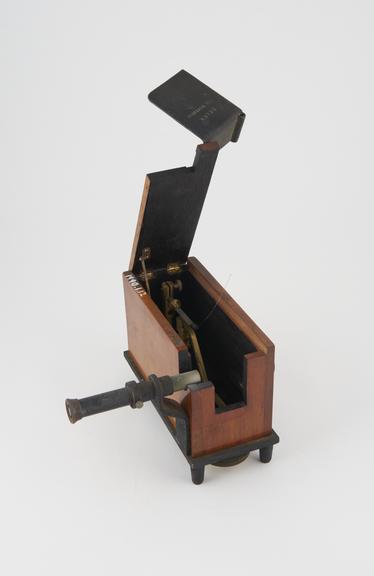 Balance in wooden box