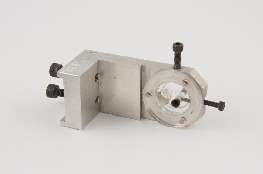 Metallic assembly fitting