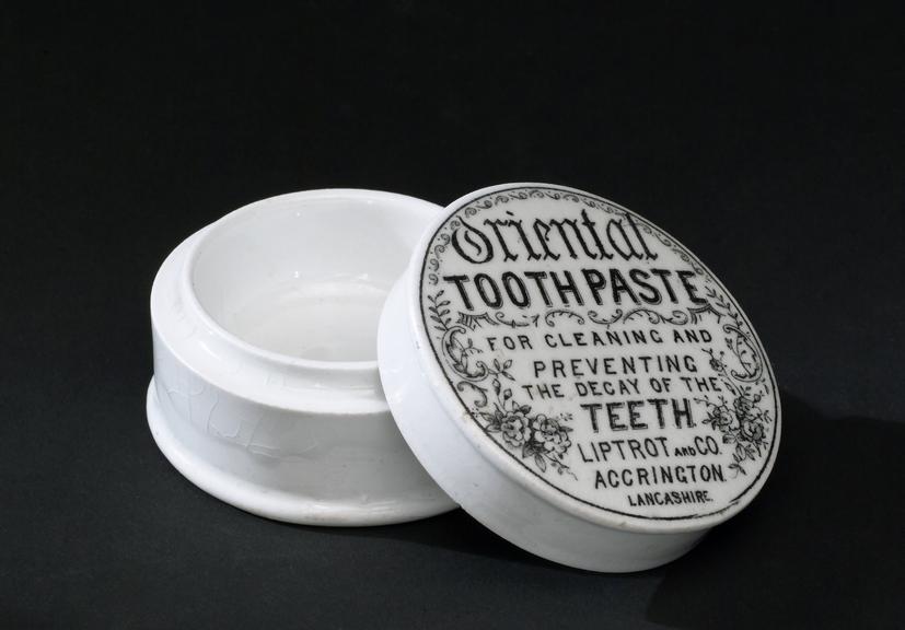 Ceramic pot for oriental tooth paste