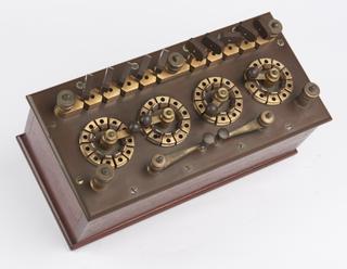 Combined dial and plug resistance set