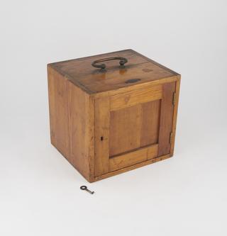 Rotary microtome wooden case with key