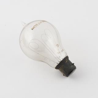 Incandescent electric lamp with carbon filament