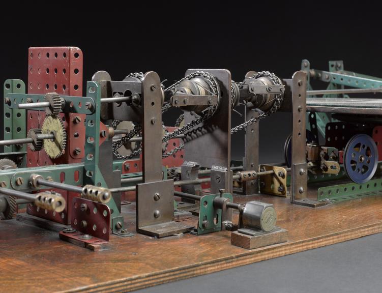 Meccano differential analyser, 1947