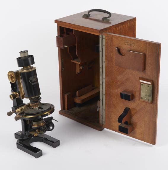 photomicrographic microscope