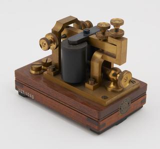 Vyle's direct reading polarised sounder