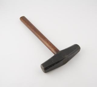 Short handled hammer